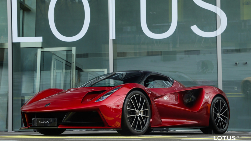 Генеральный директор Lotus назвал все спортивные автомобили весом более 1,8 тонны посредственными.
