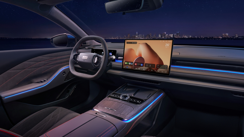 Обновленный седан Geely Starshine 8 стартовал в предпродажах в Китае с запасом хода на электромобиле 225 км