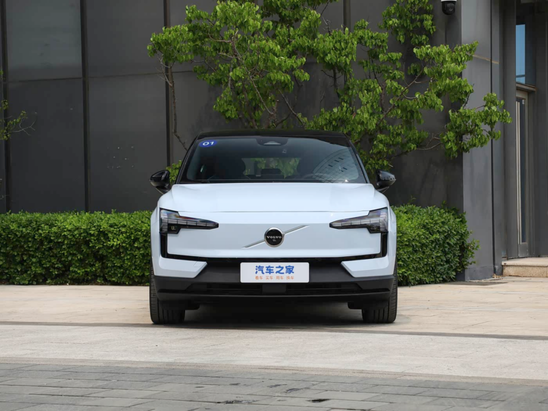 Volvo EX30 2026 года появится в Китае с более низкой ценой после отзыва аккумуляторов