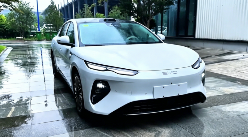 BYD Seal 08 поступает в автосалоны перед запуском 2 июля в Китае. BYD Seal 08 поступает в автосалоны перед запуском 2 июля в Китае.