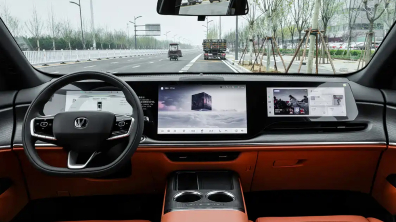 Внедорожник Changan CS75 Plus с системой HEV начинает предварительные продажи в Китае