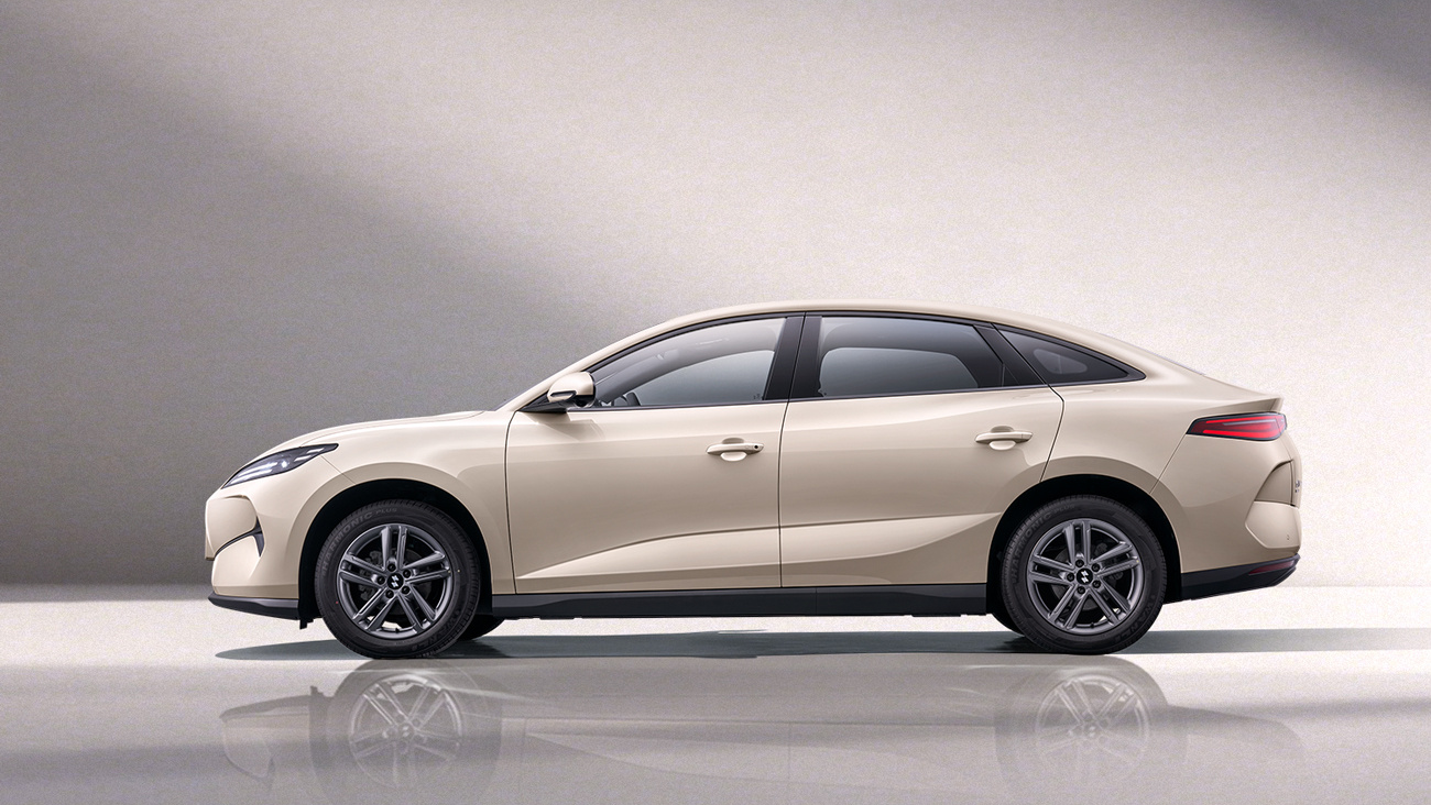 Бренд BYD по вызову автомобилей Linghui запускает e7 EV, версия с флэш-зарядкой стоит от 15 900 долларов США