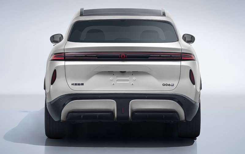 В нормативных документах замечен внедорожник Changan Nevo Q06 с двойным задним электродвигателем на 800 В и опциями EREV.