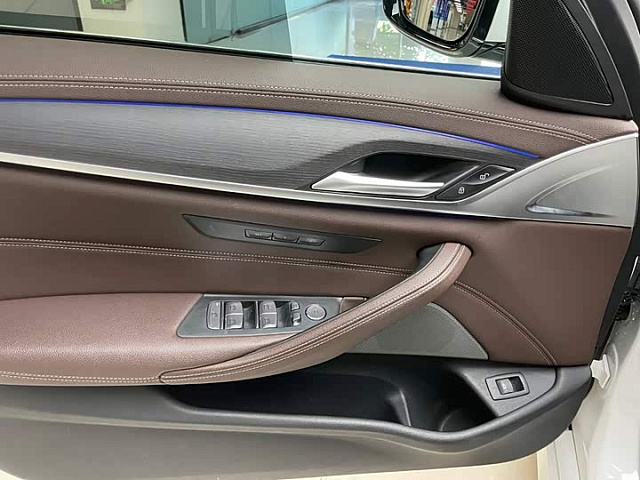 BMW 5 Series 2022 2L — из Китая под ключ