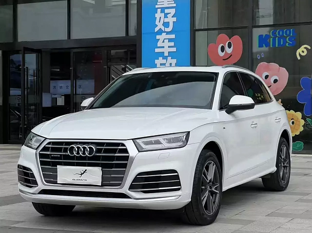 Audi Q5L 2021 2L — из Китая под ключ