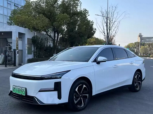 Geely Galaxy L6 2025 1.5L — из Китая под ключ