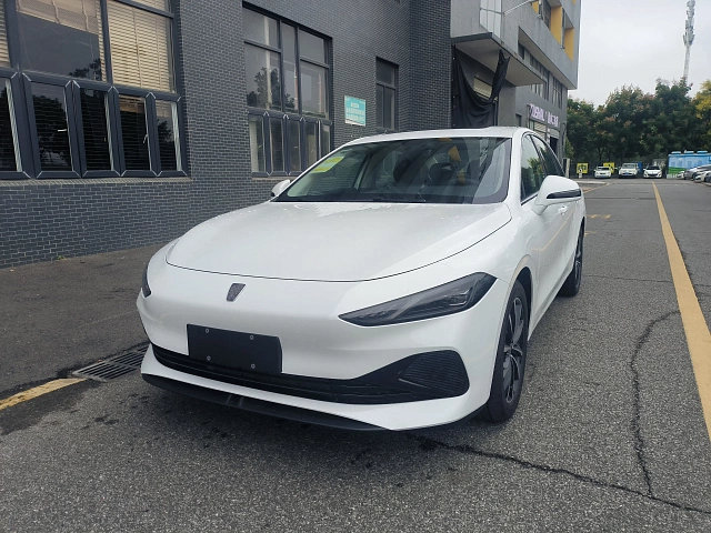 Roewe D7 DMH 2025 1.5L — из Китая под ключ