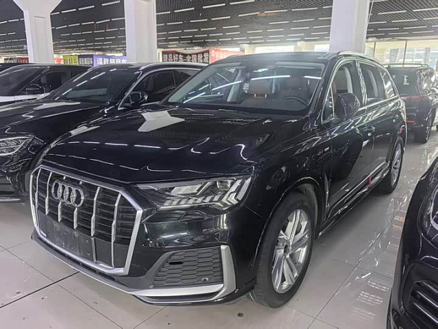 Audi Q7 2023 2L — из Китая под ключ