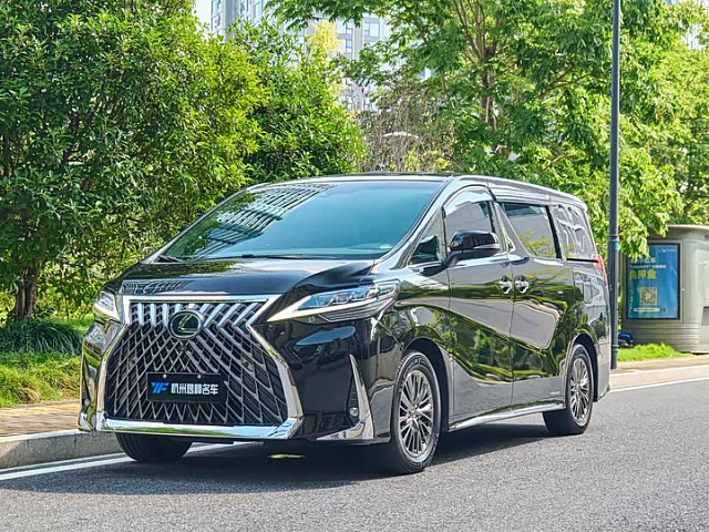 Toyota Crown — Седан под заказ из Китая