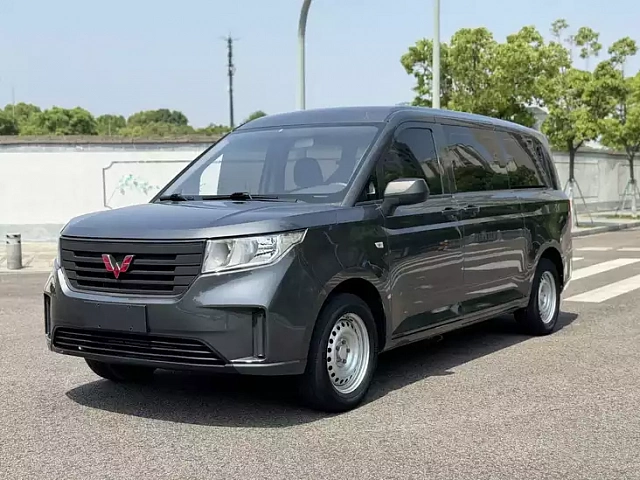 Wuling journey — Минивэн под заказ из Китая